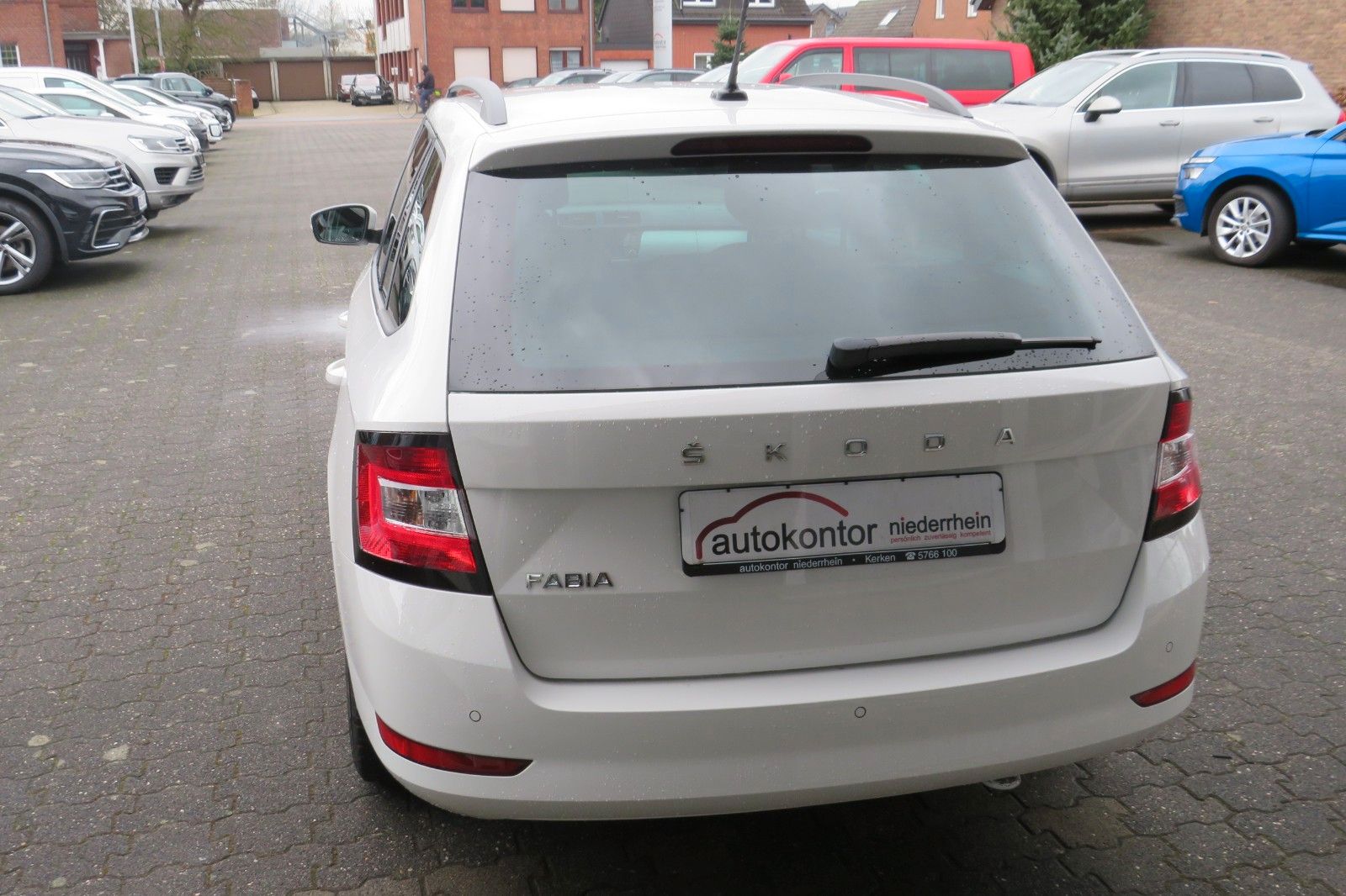 Fahrzeugabbildung SKODA Fabia Combi Ambition AHK SITZH. NAVI PDC 1.HD