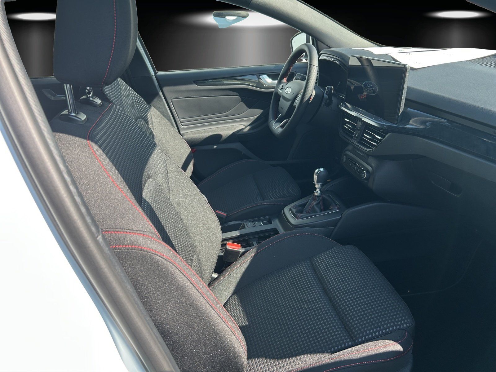 Fahrzeugabbildung Ford Focus Turnier 1,0 Ecoboost ST-Line