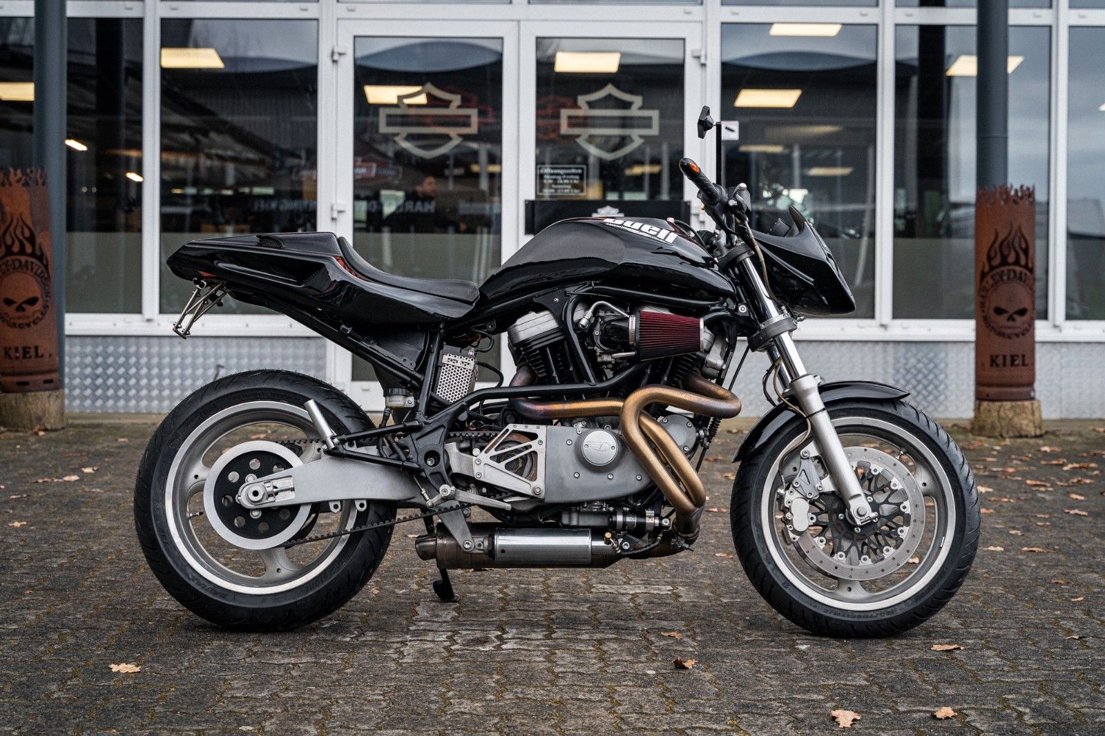 Fahrzeugabbildung Buell CYCLONE Sport Luftfilter Supertrapp Auspuff