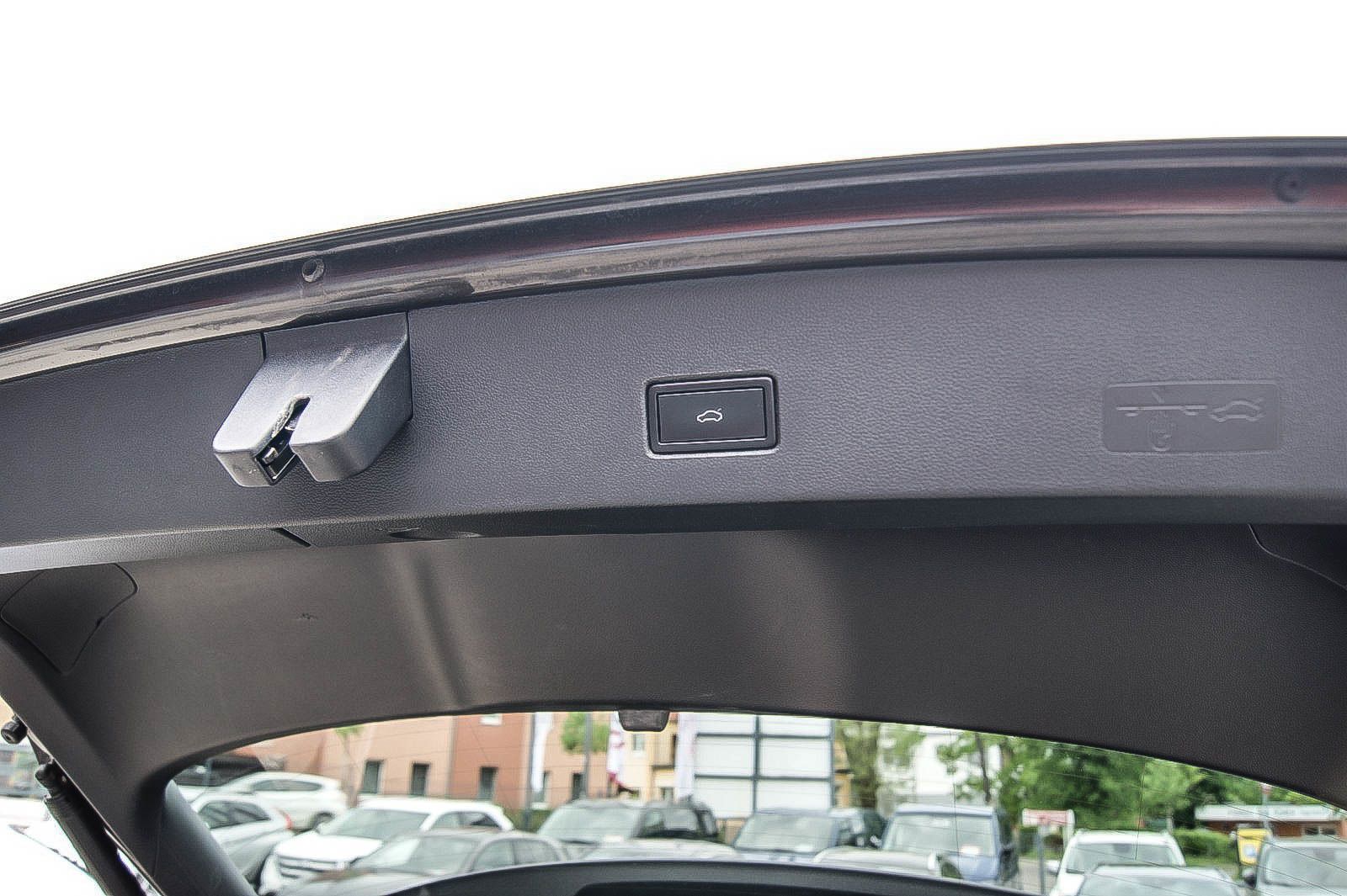 Fahrzeugabbildung Volkswagen T-Roc 15TSI DSG Style STHZG NAVI KAMERA 1HAND AC