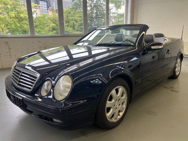 Mercedes-Benz CLK 200 KOMPRESSOR AVANTGARDE+PDC+SHZ+LEDER