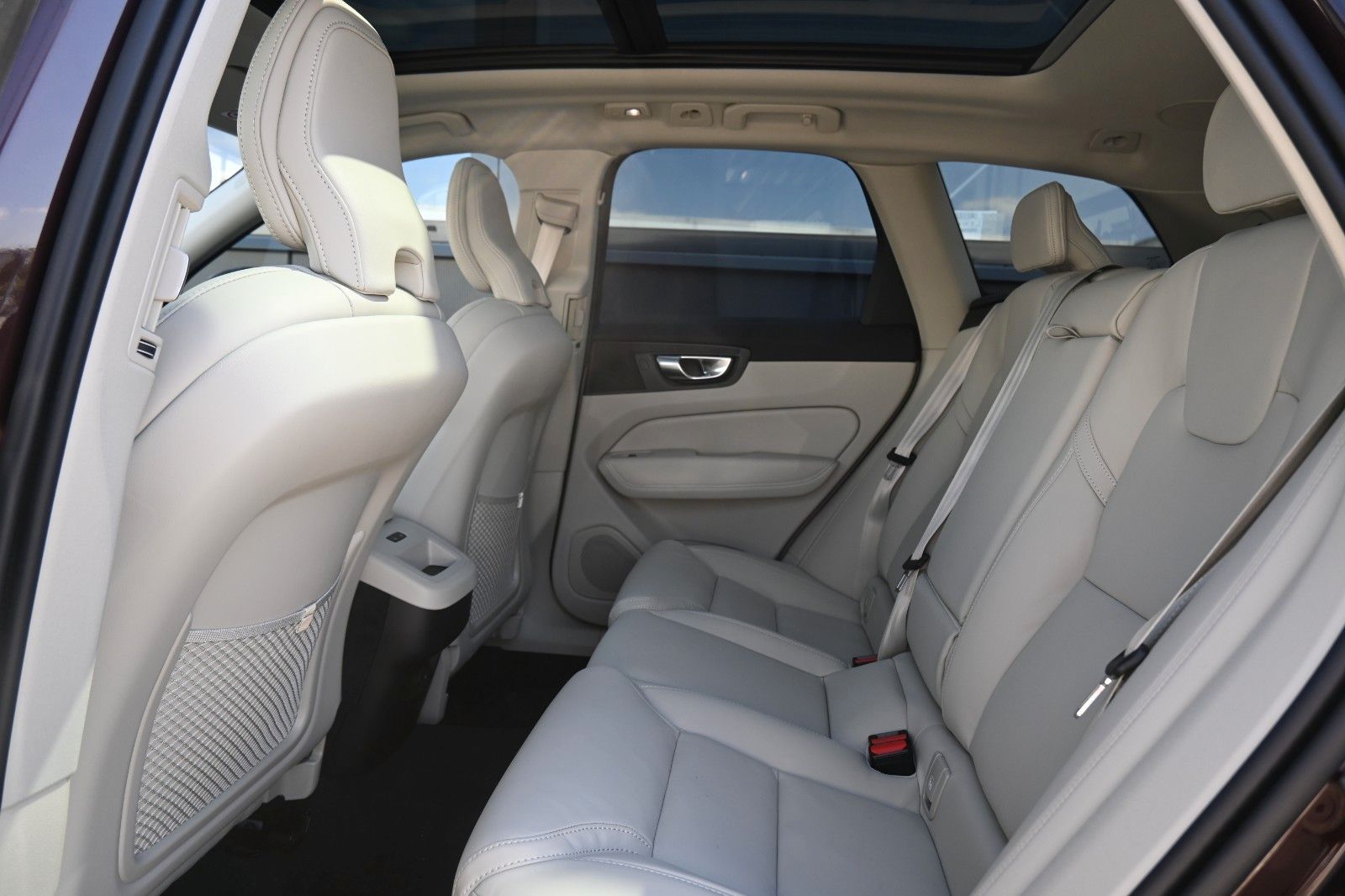 Fahrzeugabbildung Volvo XC60 B5 B AWD Plus Dark*FSHZG*PANO*360°*ACC