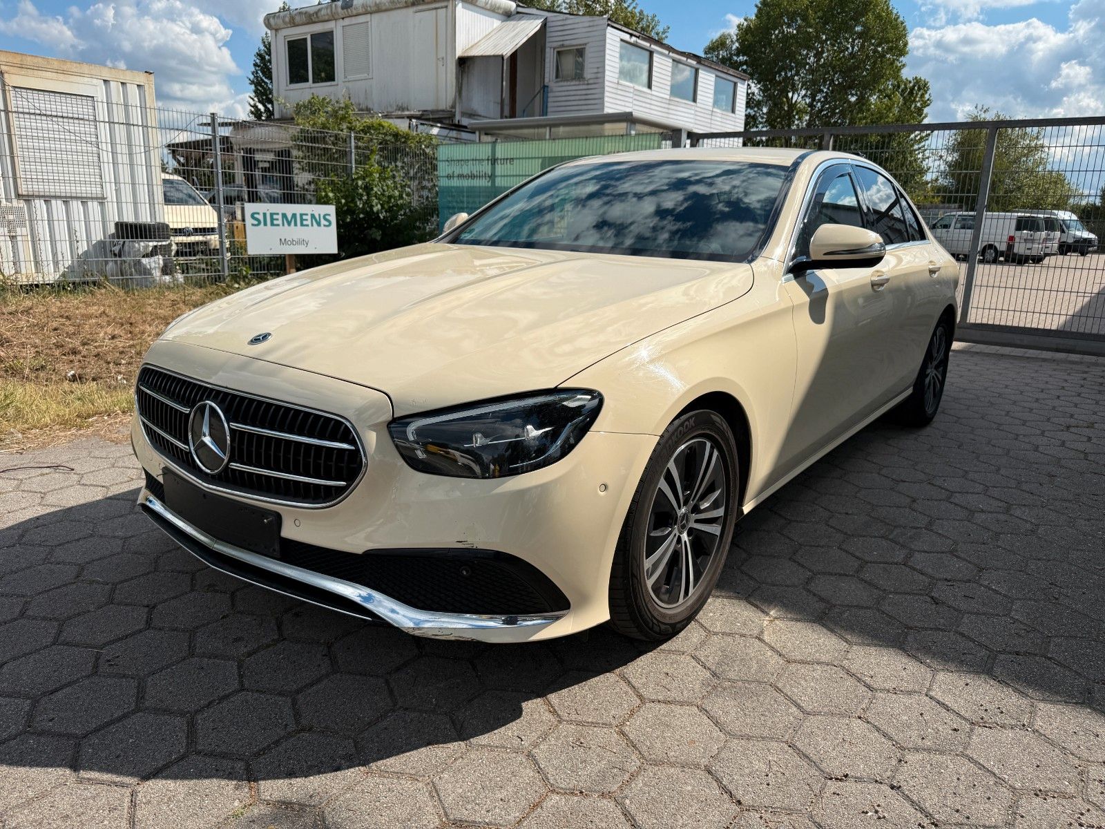 Mercedes-Benz E 220d-Limousine-Avantgarde-MBUX-Navi-Kamera imagem 3
