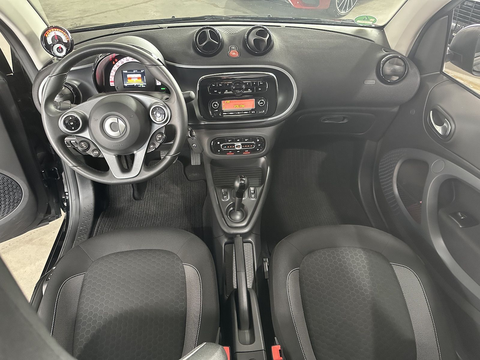 Fahrzeugabbildung Smart ForTwo Cabrio EQ Passion/22KW/Alu/Sound/SH/Temp/