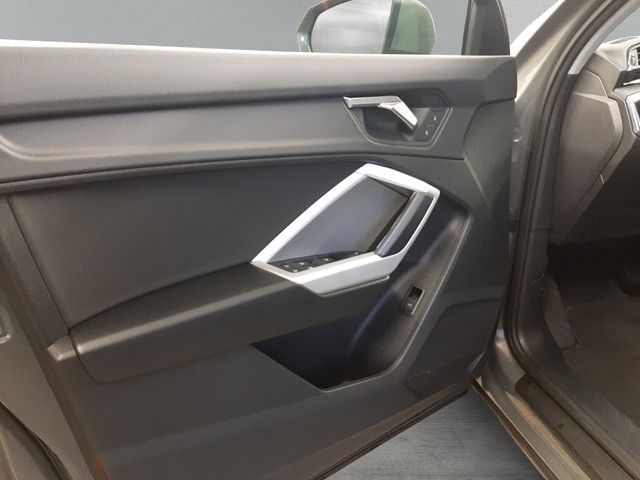 Fahrzeugabbildung Audi Q3 35TFSI S-tronic Kamera elekHeck SitzHz 17"