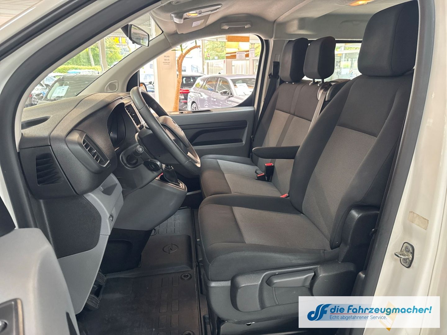 Fahrzeugabbildung Opel Vivaro Kombi L 1.5 D EU6d Apple CarPlay Android