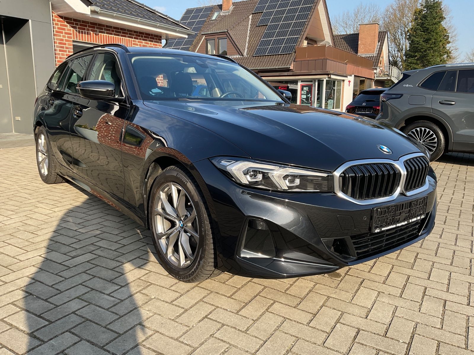 Fahrzeugabbildung BMW 318d Touring,AHK,Carplay,Sitzheizung,Isofix