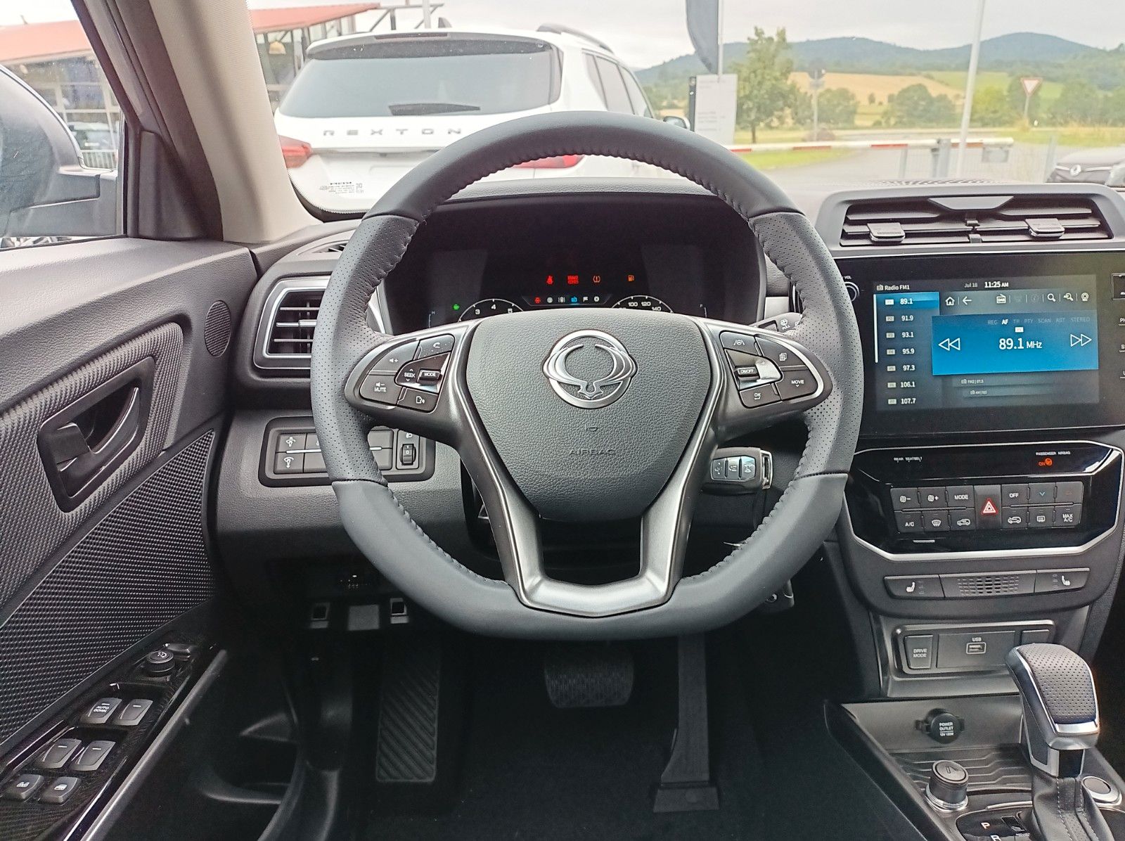 Fahrzeugabbildung KGM TIVOLI 1.5 NOMAD+AUTOMATIK+LM FELGEN+ANDROID++++