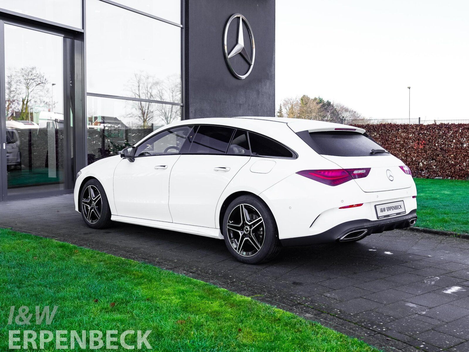 Fahrzeugabbildung Mercedes-Benz CLA 200 SB AMG 360° FAP Pano Night Distr Std.Hz.