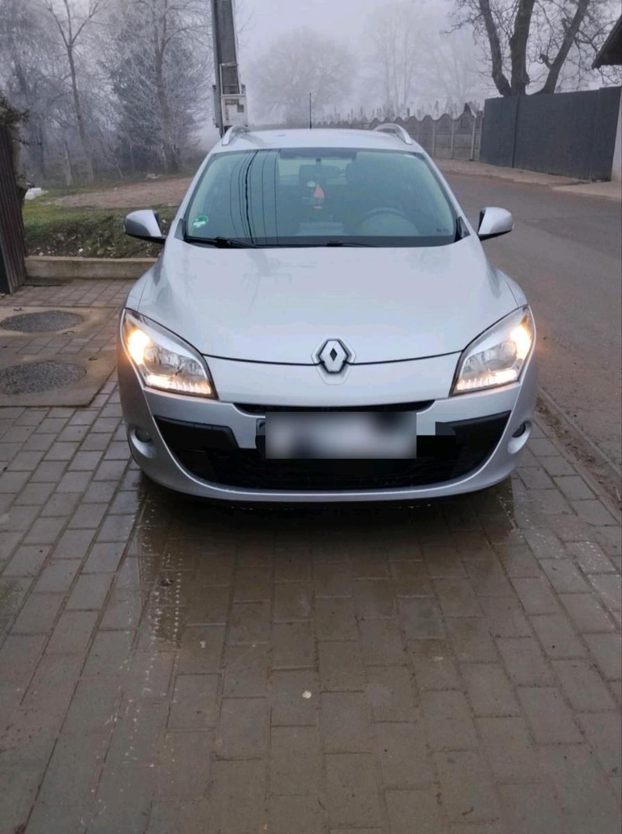 Renault Megane 2011 — rear view