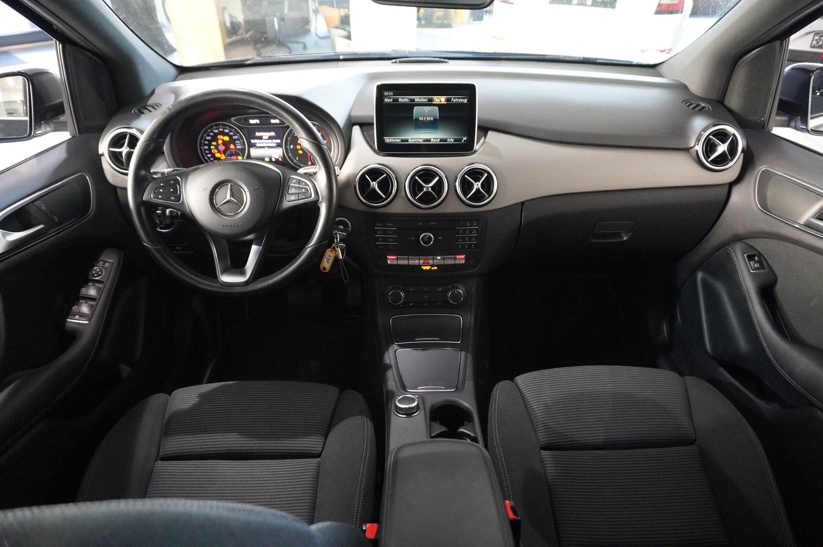 Fahrzeugabbildung Mercedes-Benz B 180 CDI STYLE NAVI/LED/KAMERA/SHZ/TEMP./PDC