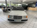 Mercedes-Benz 200 E Lim.*AUT.*KLIMA*TEMPOMAT*KAMERA*OLDTIMER* - Mercedes-Benz 200: Te
