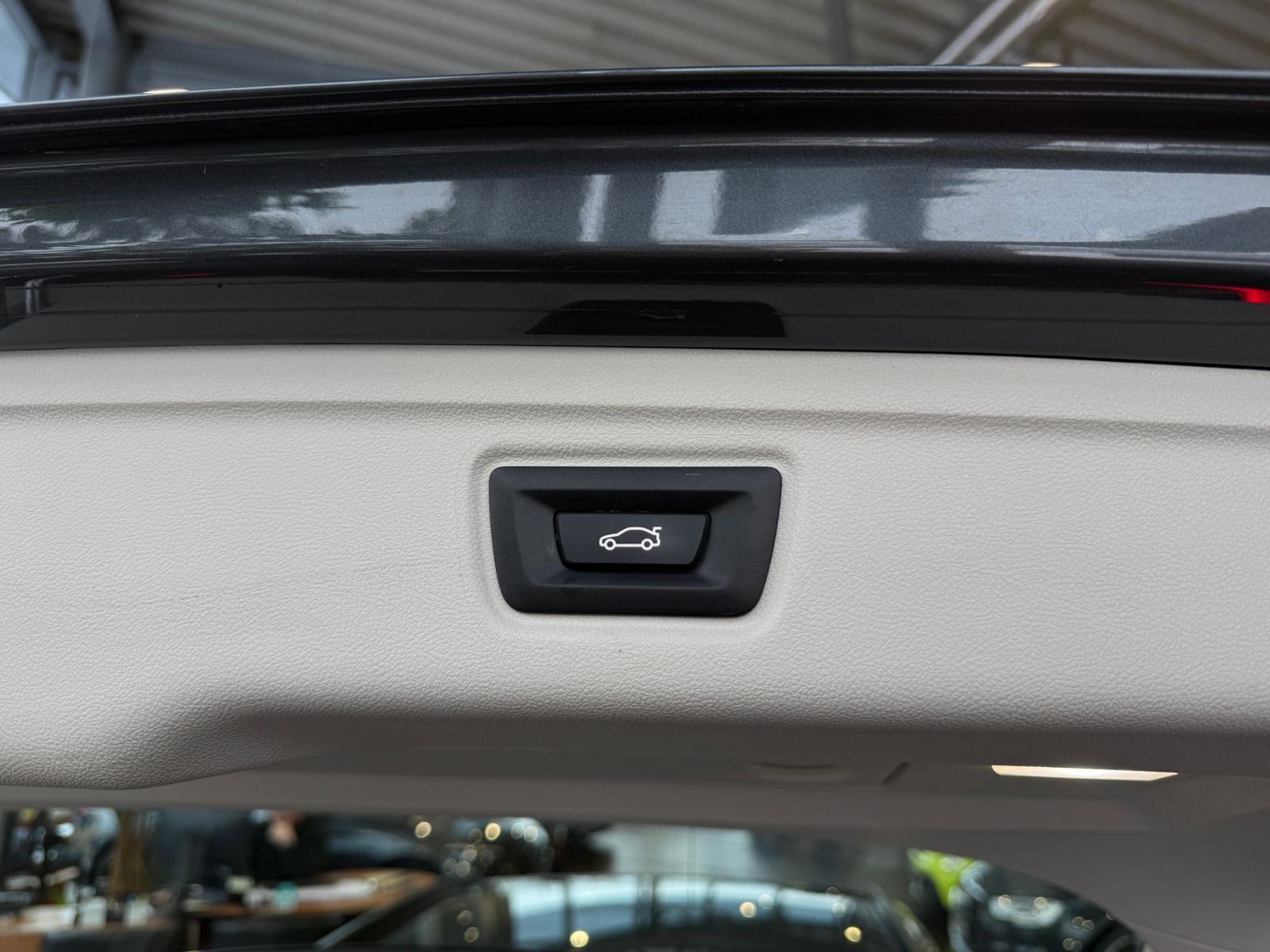 Fahrzeugabbildung BMW 320d Touring Advantage LED NAV SHZ ALU