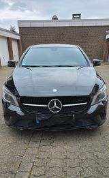 Mercedes-Benz CLA 180 Urban , Panoramadach, Kamera, Garage - Mercedes-Benz CLA 180 in Duisburg