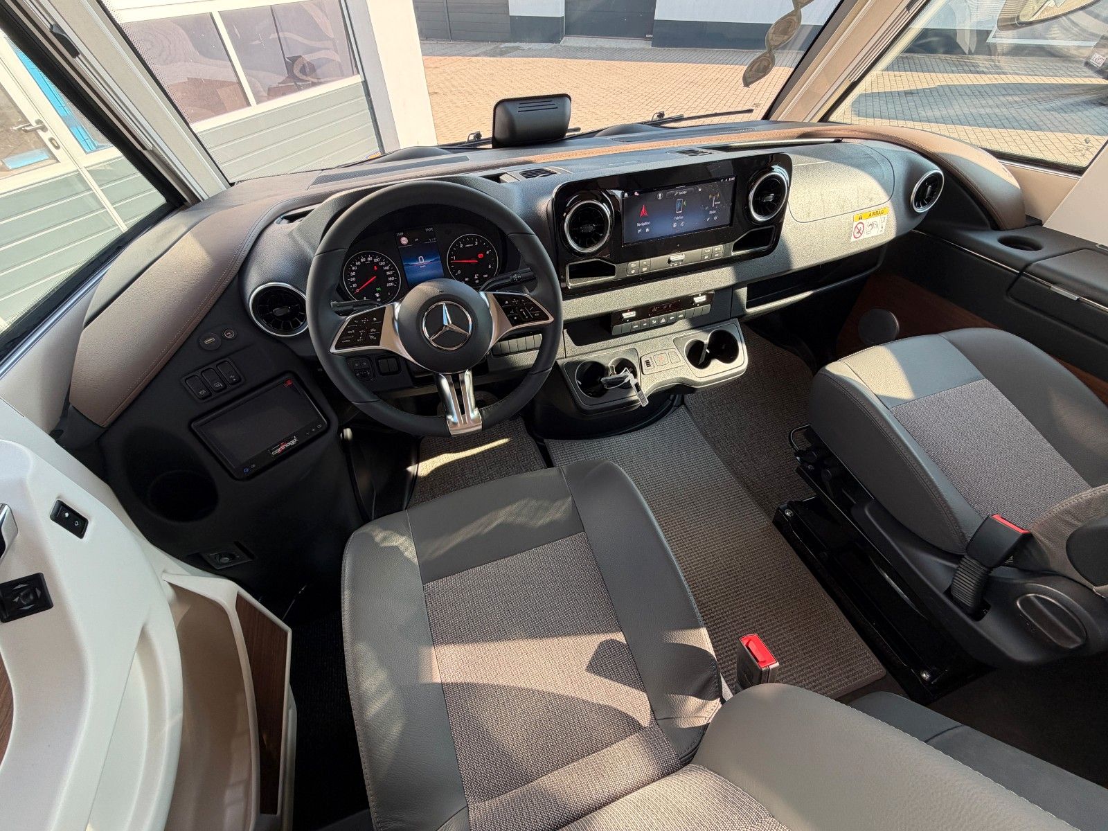 Fahrzeugabbildung Carthago chic c-line I 5.9 XL LE Mercedes Cortina