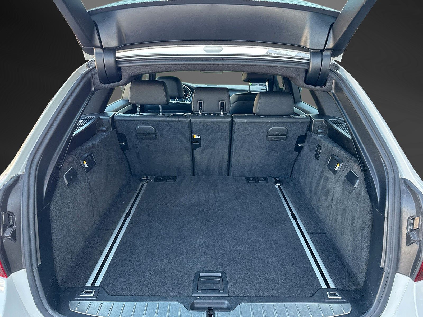 Fahrzeugabbildung BMW 520d Touring*AHK*M-Paket*Head-Up*Bhz.Lenkrad*PDC