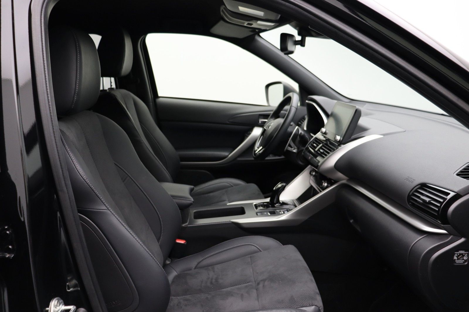 Fahrzeugabbildung Mitsubishi Eclipse Cross 2.4 Plus Select Black Hybrid 4WD