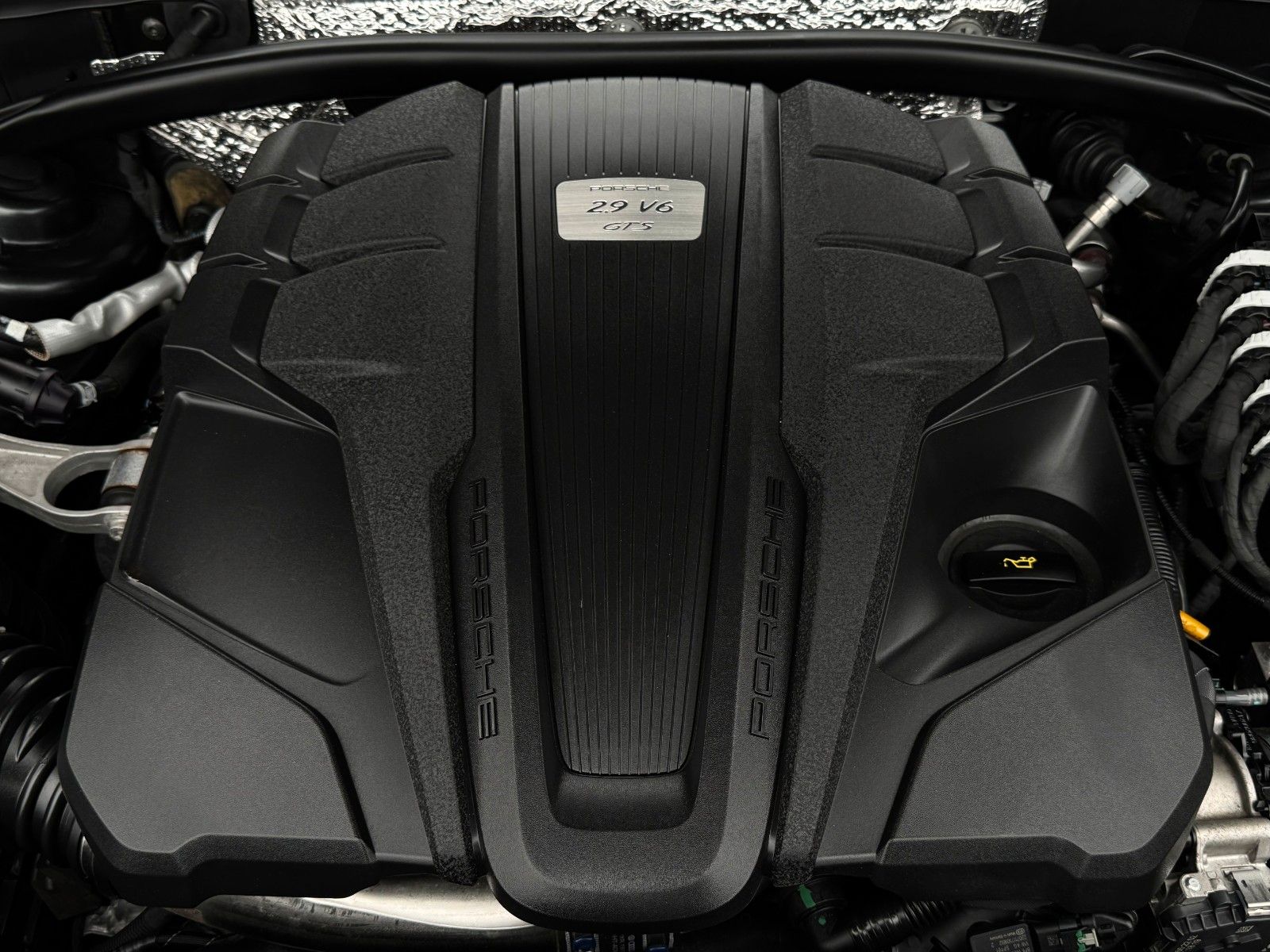 Fahrzeugabbildung Porsche Macan GTS PASM Chrono Carbon Pano Bose Std-HZG