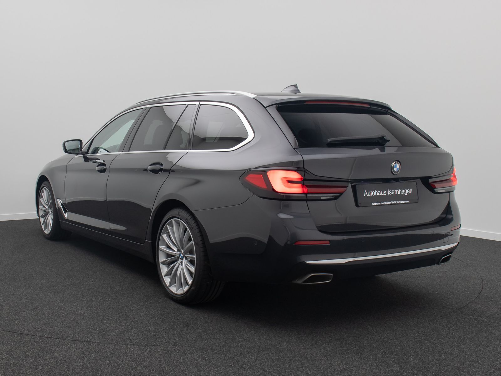 Fahrzeugabbildung BMW 520d Luxury Line Kamera DAB HiFi WLAN Alarm 19"