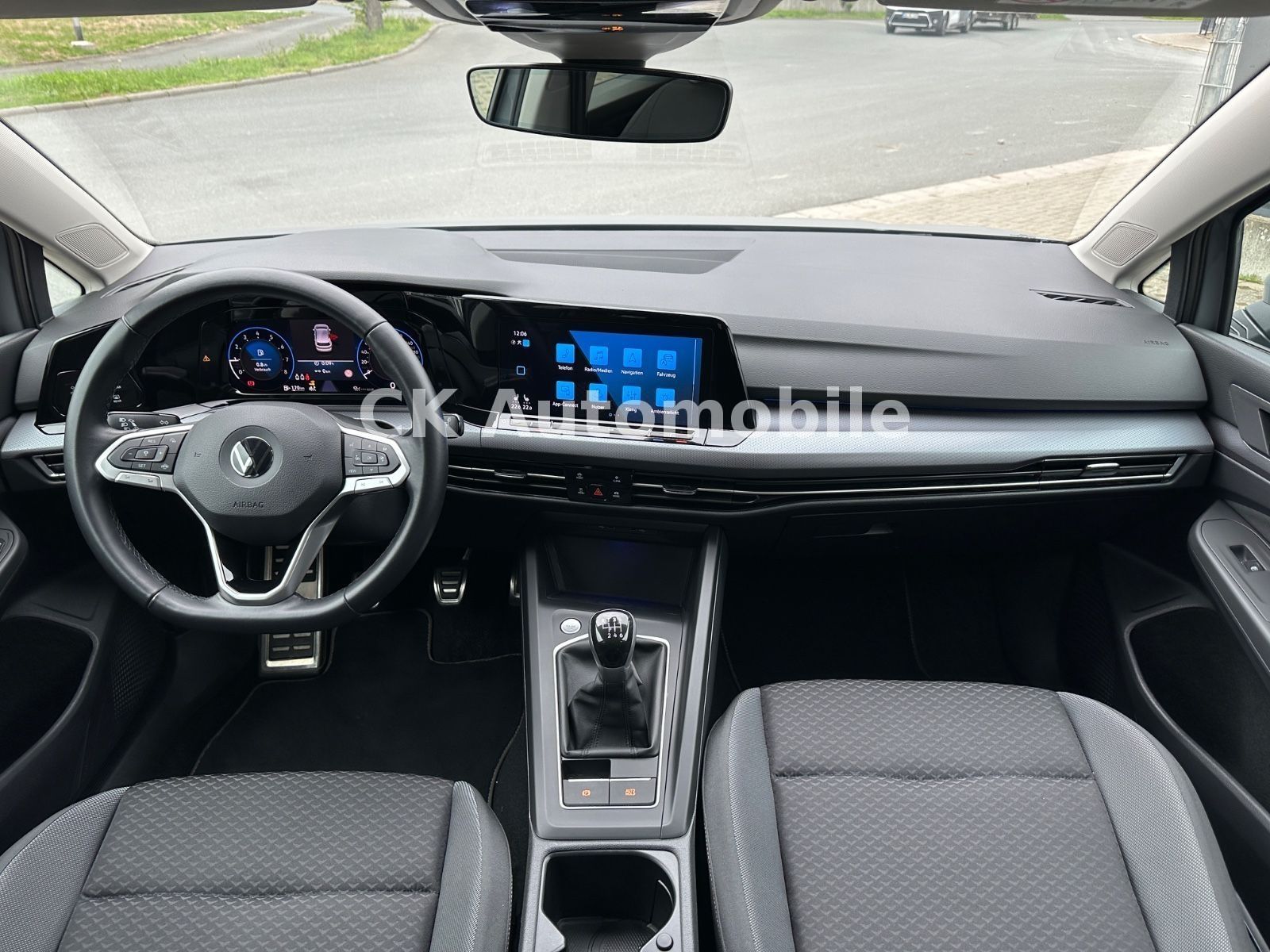 Fahrzeugabbildung Volkswagen Golf VIII Lim. Active 1.5 TSI/Navi/LED/ACC/PDC
