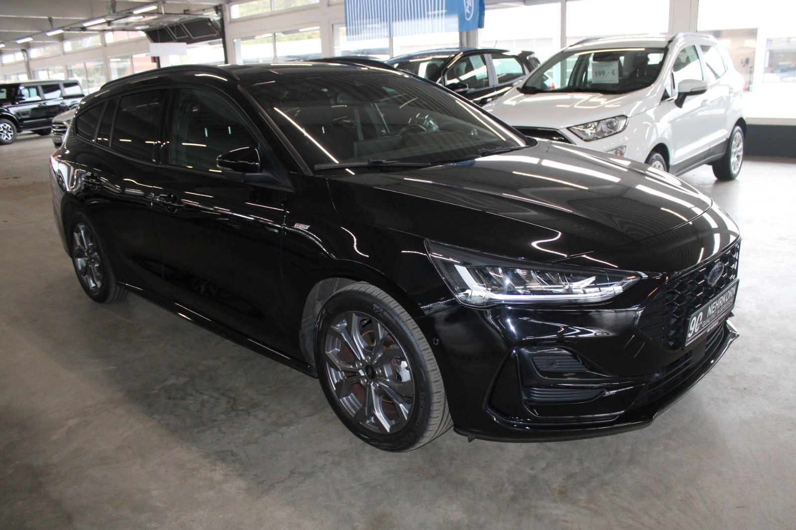 Fahrzeugabbildung Ford Focus ST-LINE Turnier Automatik LED NAVI CAM AHK