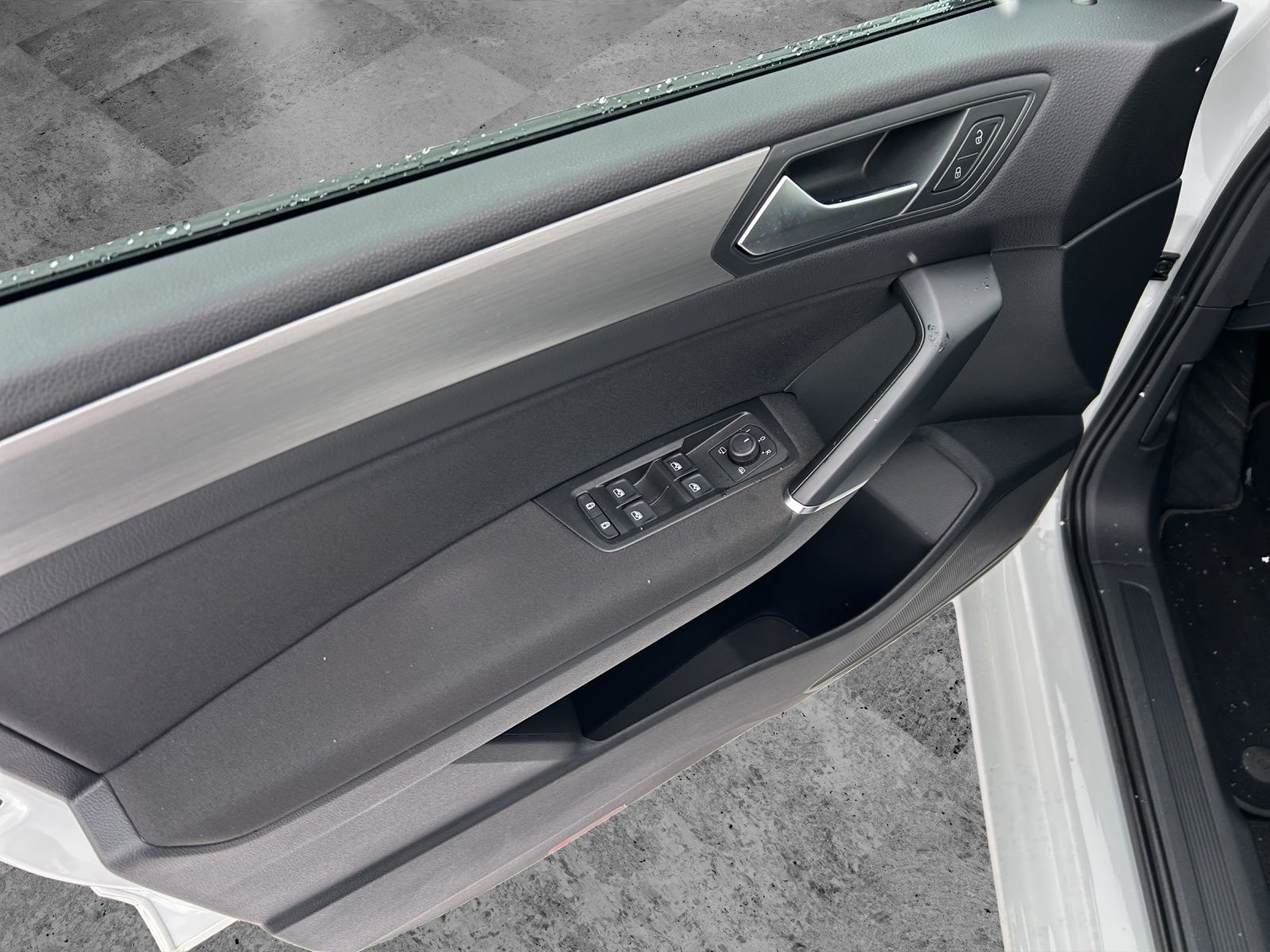 Fahrzeugabbildung Volkswagen Touran Comfortline TDI LED ACC STH SH Massage Cl