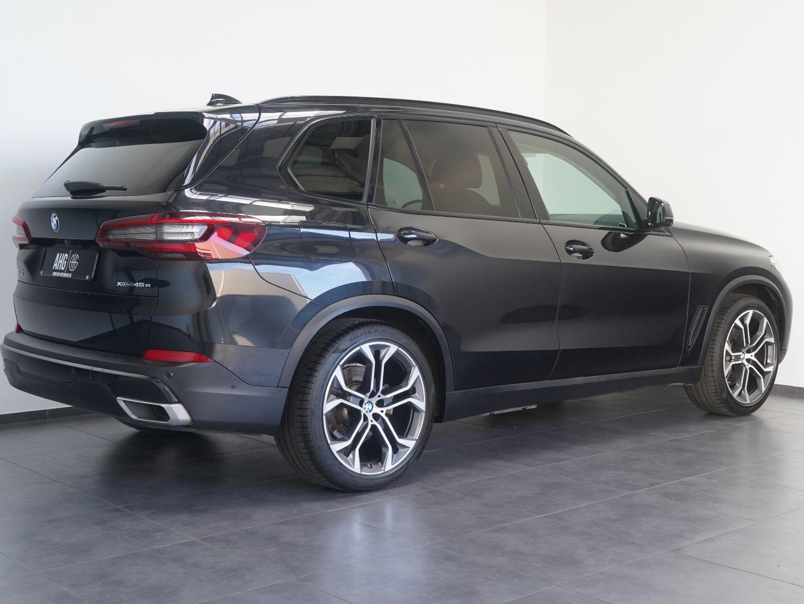 Fahrzeugabbildung BMW X5 xDrive 45 e INDIVIDUAL/MERINO/GESTIK/360°/AHK