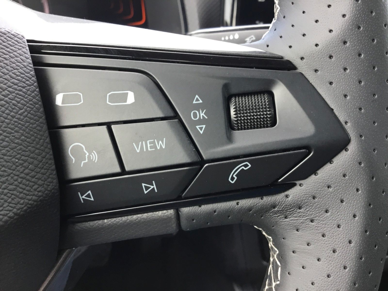 Fahrzeugabbildung SEAT Arona 1.0 TSI Style DSG+AHK+ACC+Navi+Kamera