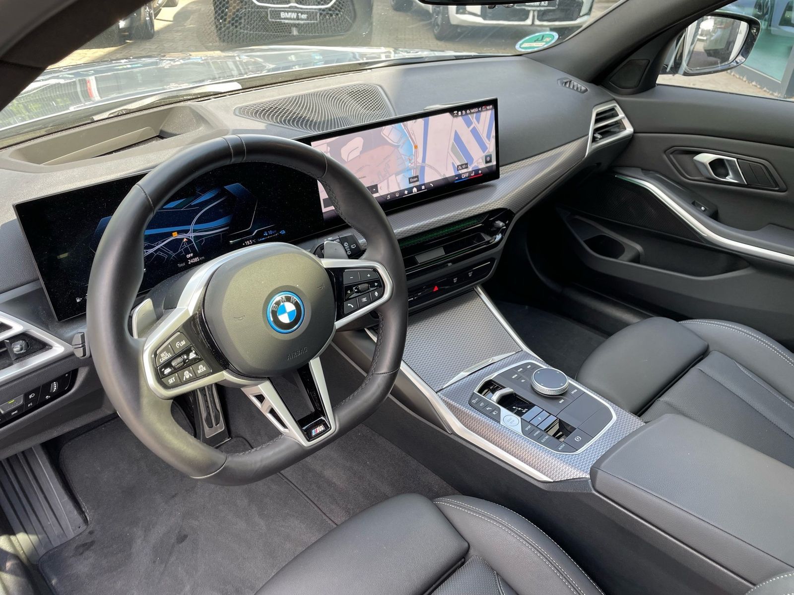 BMW 330e M Sport AHK 360 ACC Pano eSitze foto 4