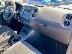 Fahrzeugabbildung Volkswagen Tiguan 2.0 TDI AAC SHZ AHK NAVI PDC GRA USB