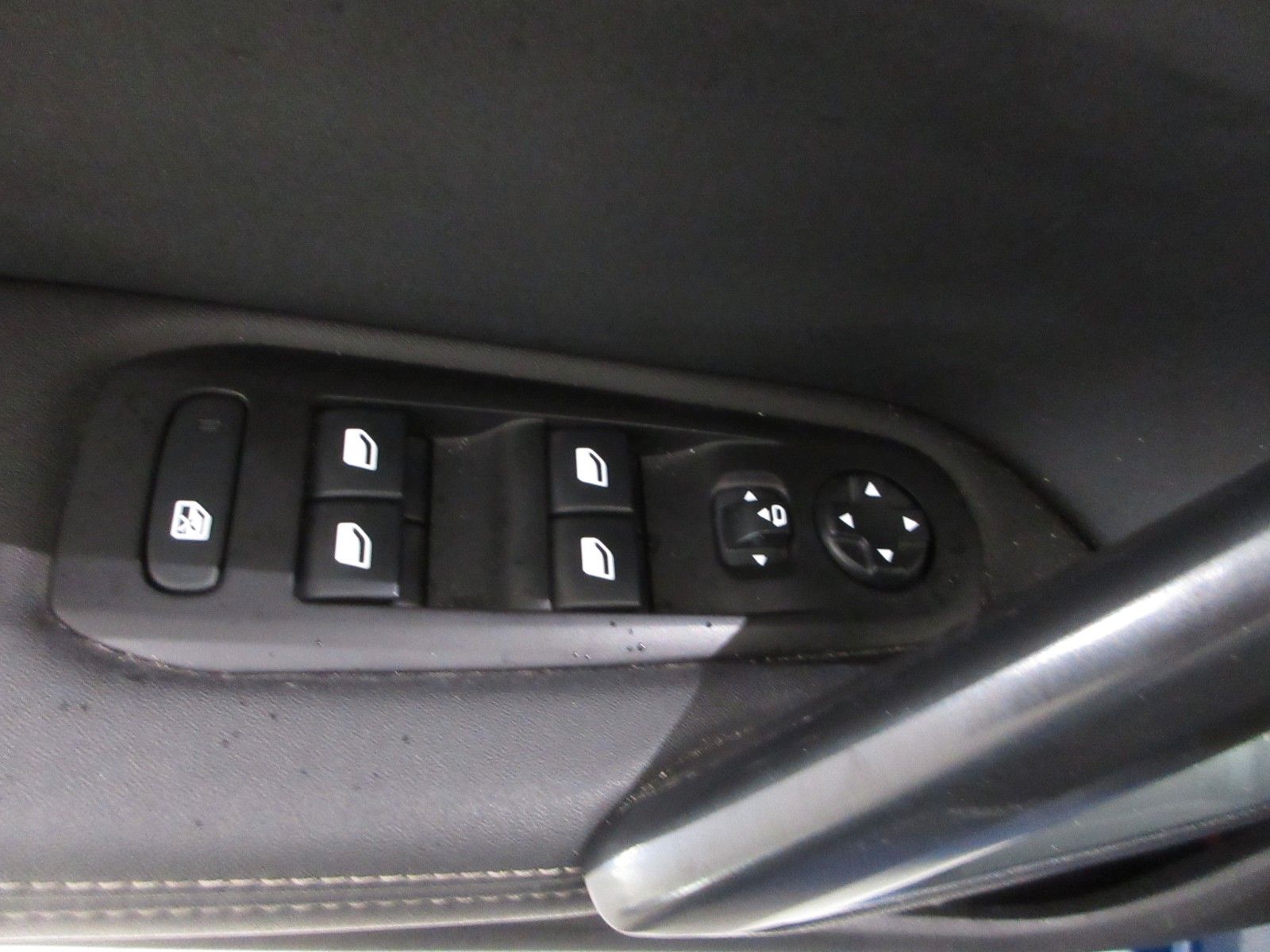 Fahrzeugabbildung Peugeot 308 SW Allure 1.5D LED/NAVI/LEDER/SHZ/PDC