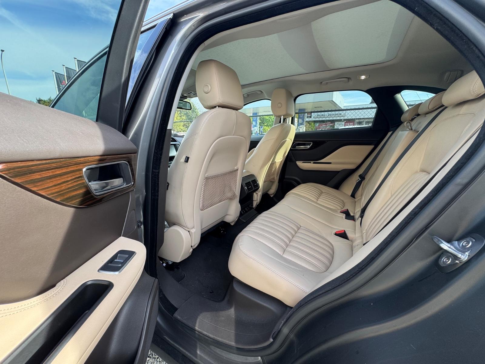 JAGUAR F-PACE PORTFOLIO AWD | 300 ch | BVA | HAYON ÉLECTRIQUE | RÉGLAGE ÉLECTRIQUE DES SIÈGES AVEC FONCTION MÉMOIRE | TOIT OUVRANT