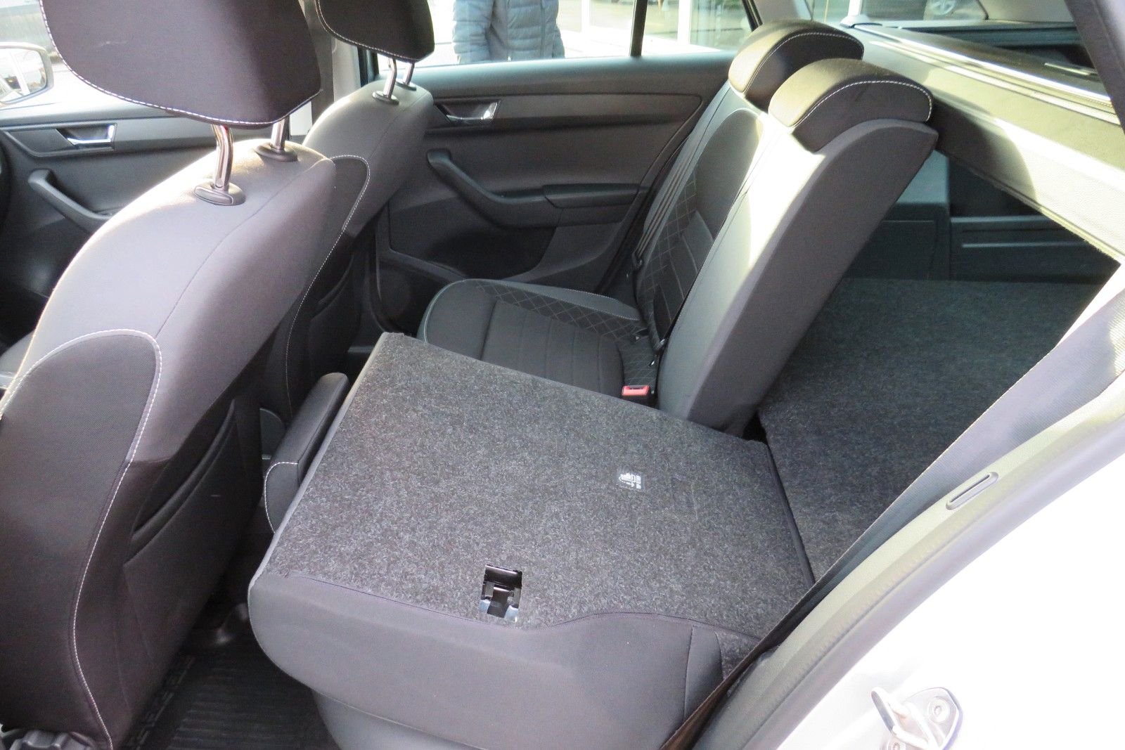 Fahrzeugabbildung SKODA Fabia Combi Ambition PDC NAVI APP SITZH. 1.HD