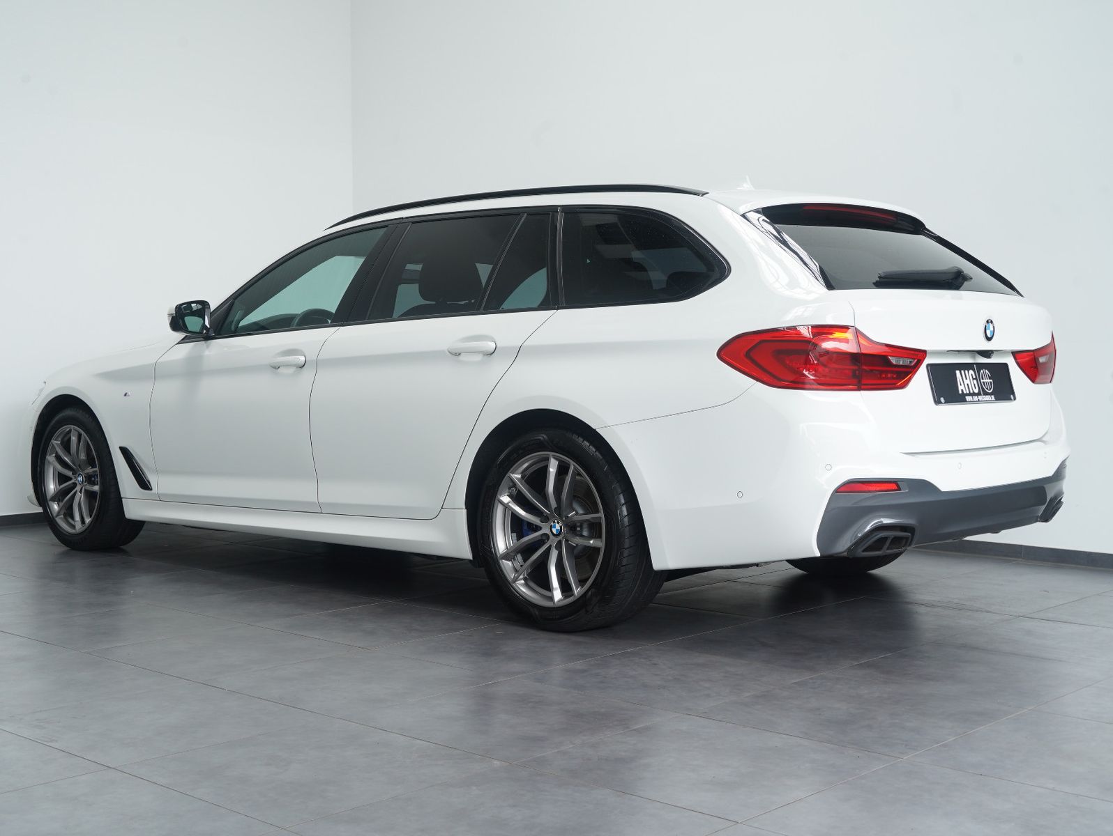 Fahrzeugabbildung BMW 530 i Touring M Sportpaket ACC/FERNPARKEN/AHK