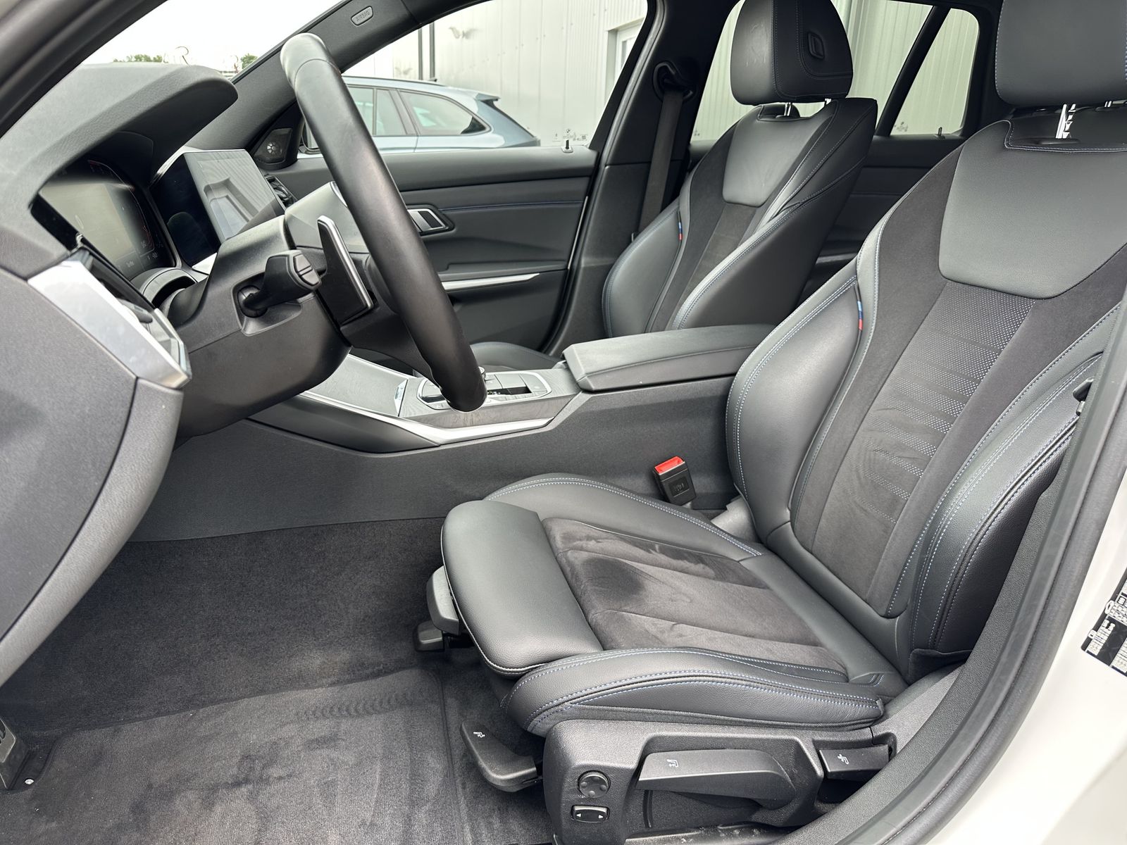 Fahrzeugabbildung BMW 320d Touring M-Sport NAV+LED+HARMAN/KARDON+18ZO