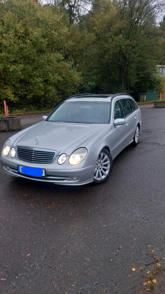 Mercedes-Benz E320 2004 — rear view