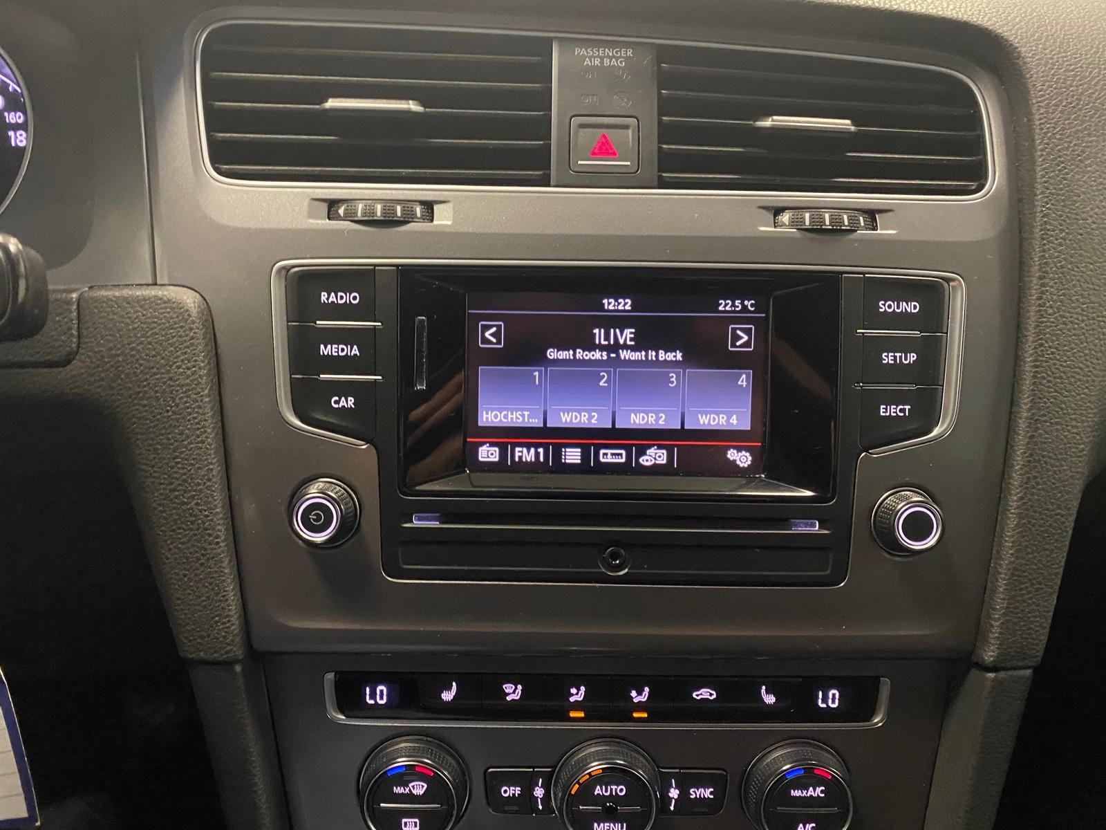 Fahrzeugabbildung Volkswagen Golf 1.2 TSI Lounge BMT+ PDC V&H+SITZHEIZ+KLIMA+