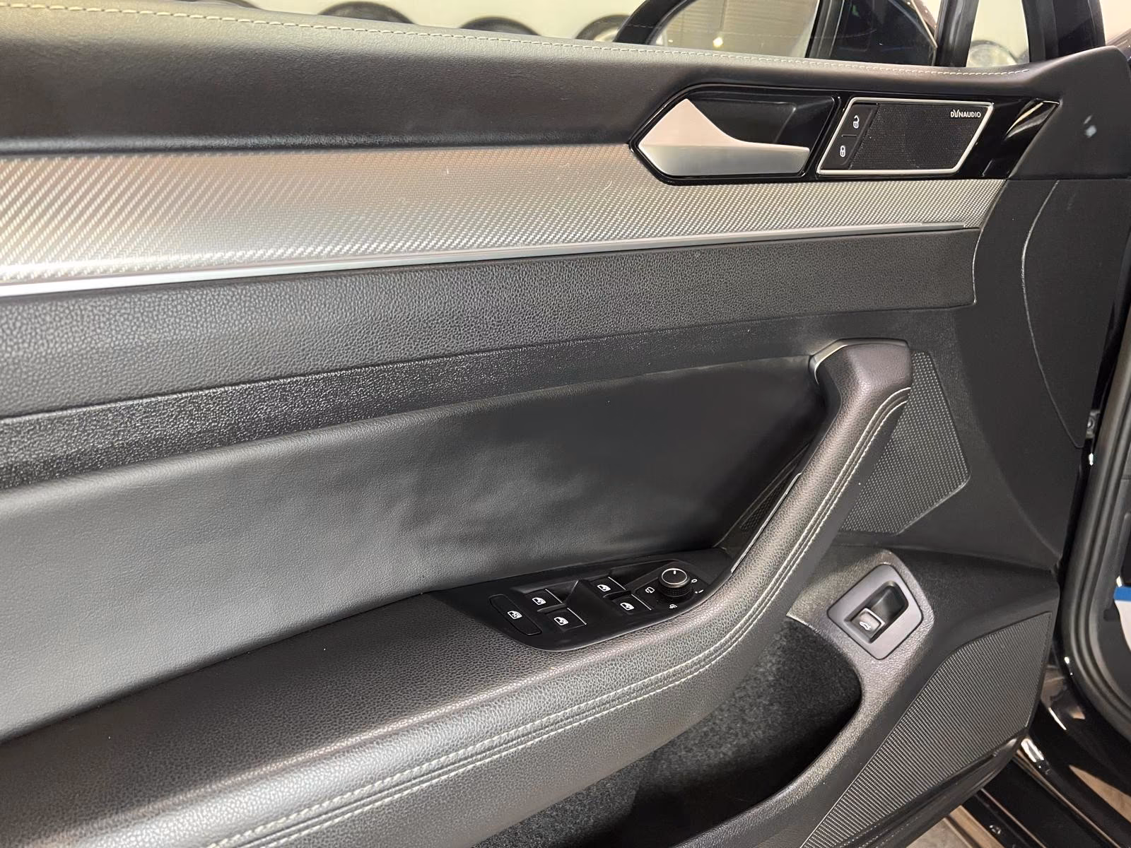 Volkswagen Passat Variant R-Line 4Motion*Pano*360°*AHK*DSG