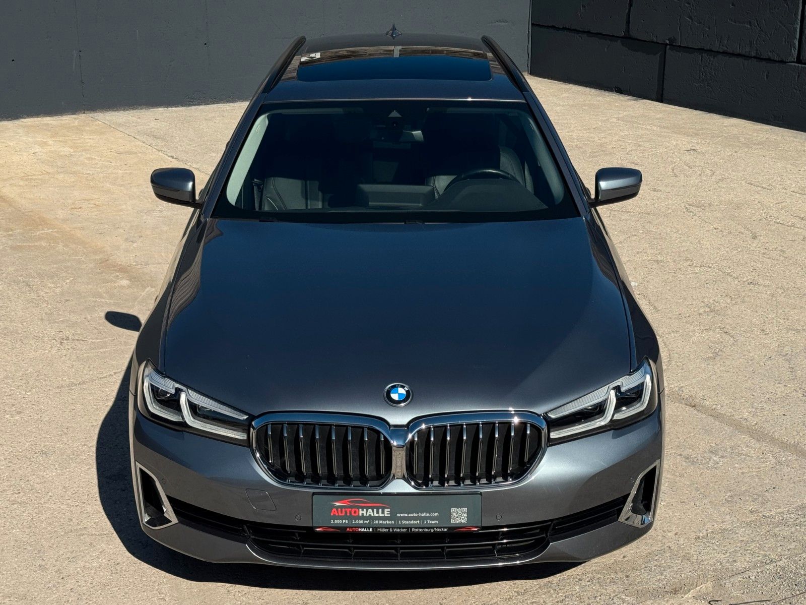 Fahrzeugabbildung BMW 520i Touring Luxury Line Pano Leder HiFi CAM AHK