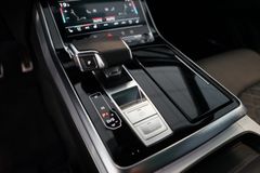 AUDI Q8 50 TDI quattro | S line | Pano | B&O | Matrix AUDI Q8 50 TDI quattro | S line | Pano | B&O | Matrix