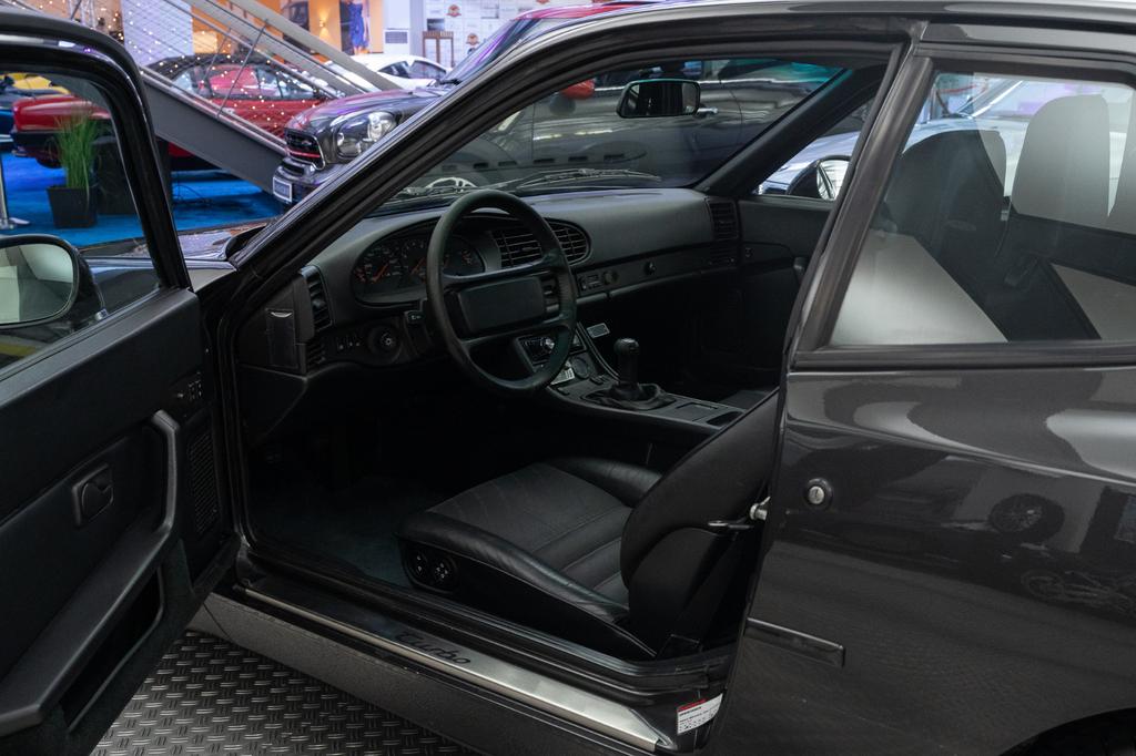 Porsche 944