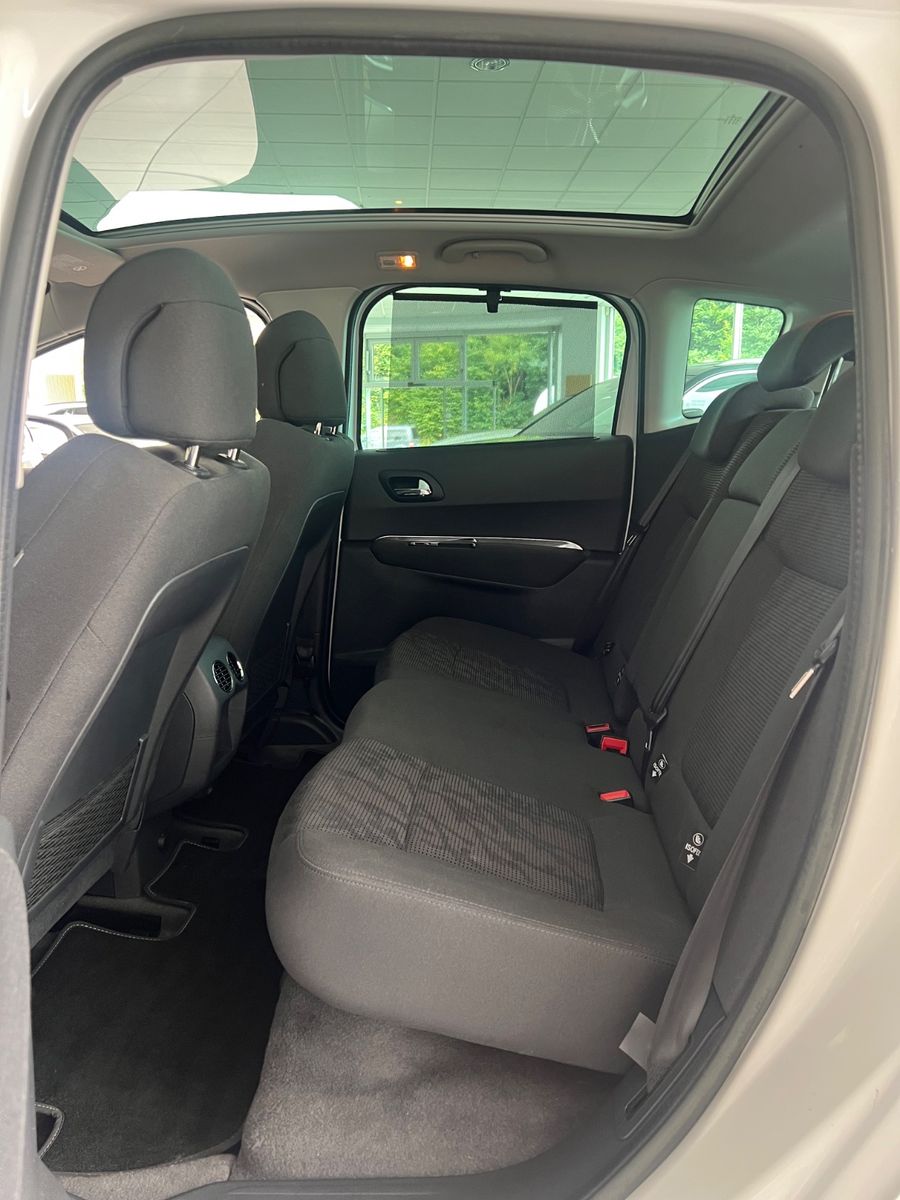 Fahrzeugabbildung Peugeot 3008 Business-Line Automatik