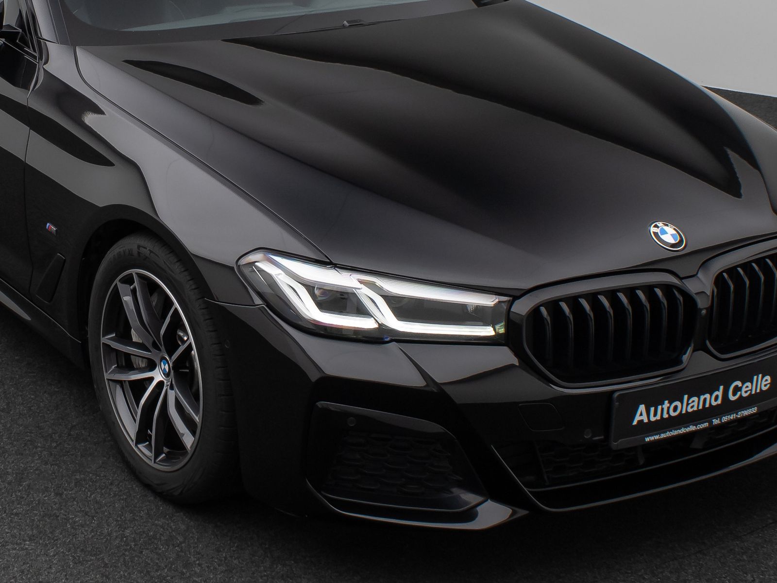 Fahrzeugabbildung BMW 530d M Sport 360° HUD DAB H/K Komfortsitze ACC