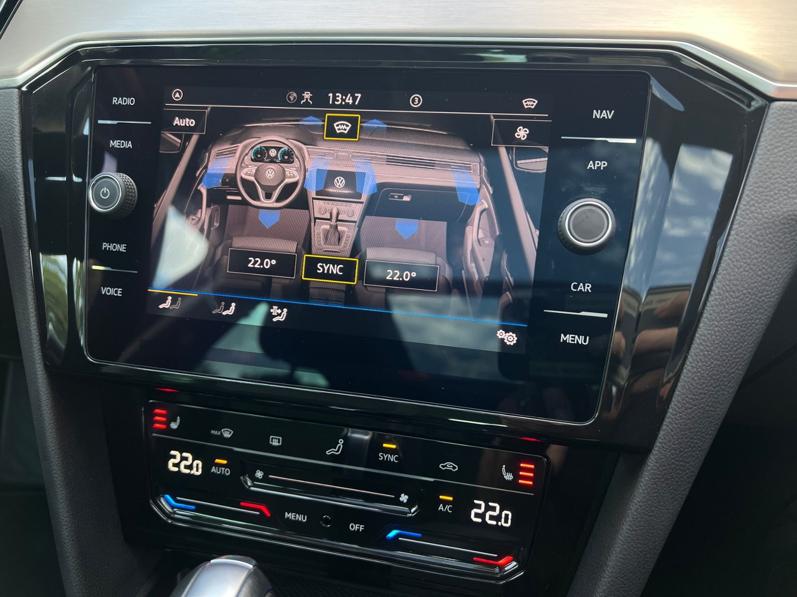 Fahrzeugabbildung Volkswagen Passat Variant Elegance 2.0 TDI DSG *AHK, IQ-Lig