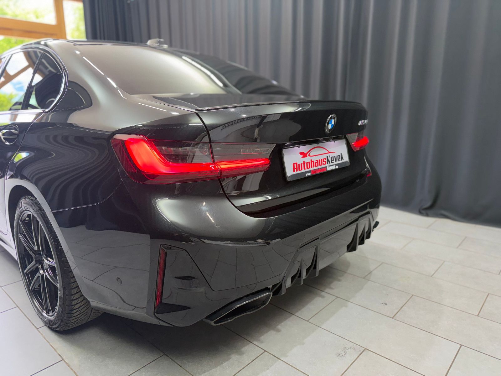 Fahrzeugabbildung BMW M340i xDrive Limousine |HiFi|360°|HuD