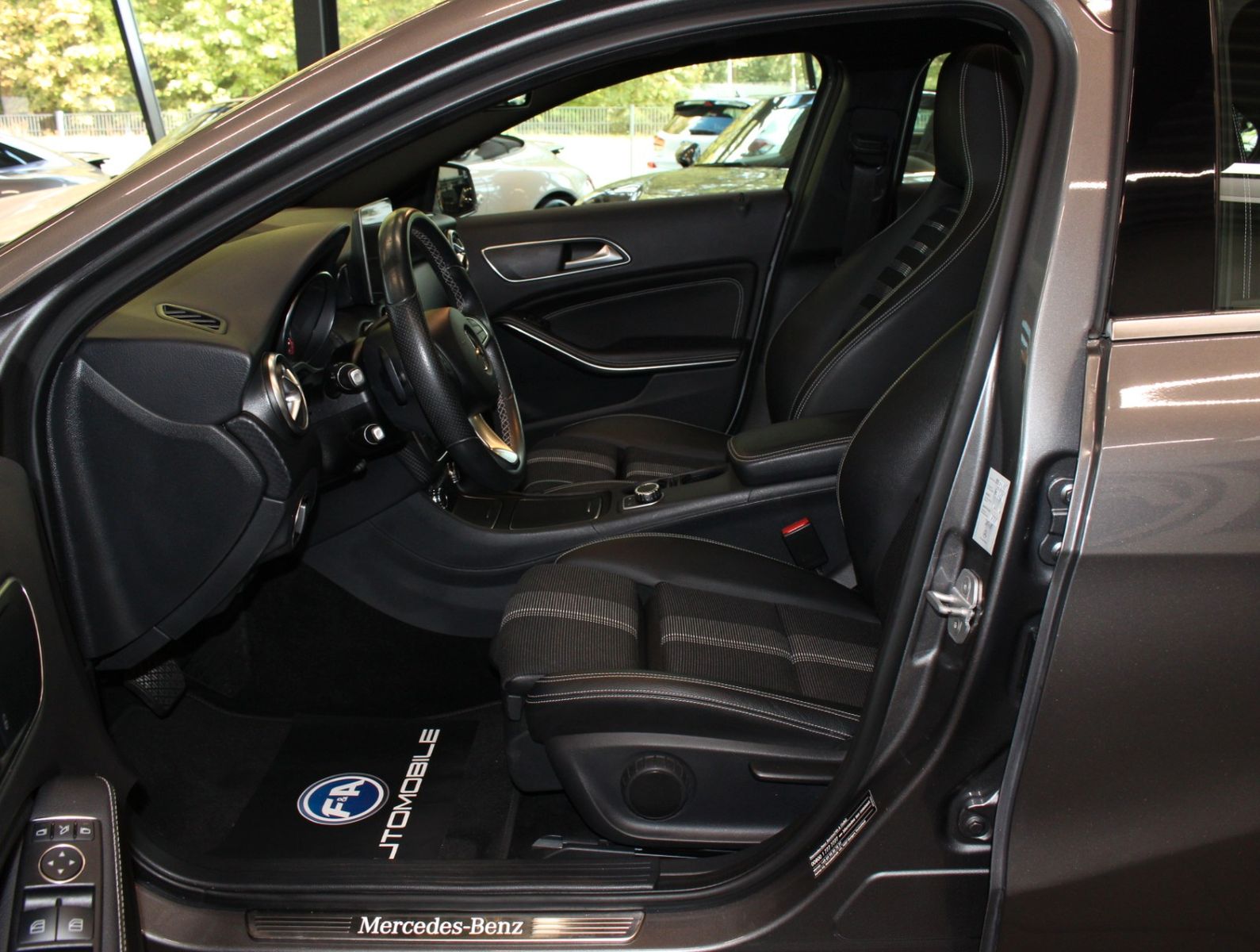 Fahrzeugabbildung Mercedes-Benz A 200 BlueEfficiency Urban 2. Hand*LED*Pano