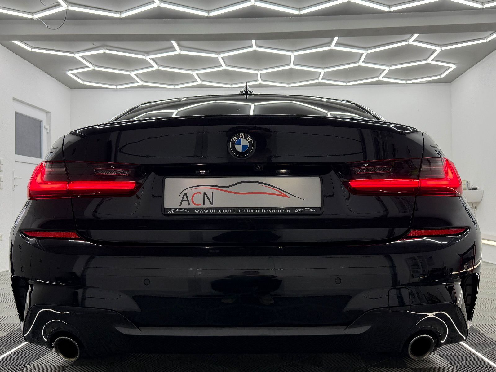 Fahrzeugabbildung BMW 330 i Lim. M SPORT/HIFI/VRTL+/DAB+/KAMERA/LASER