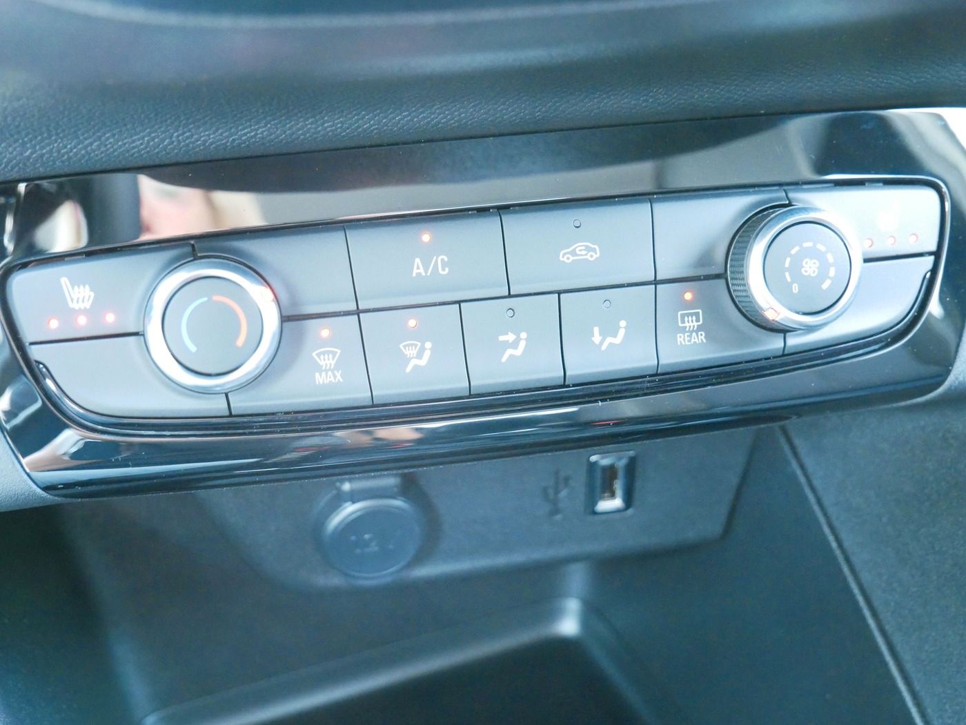 Fahrzeugabbildung Opel Corsa -F 1.2 Elegance Kamera SHZ+LHZ LED Klima