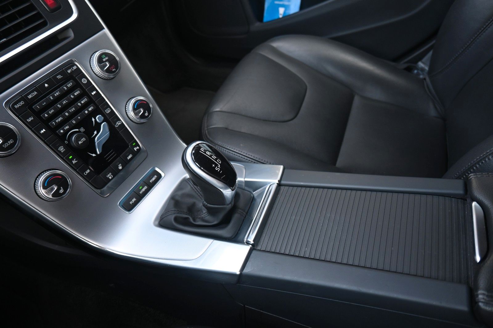 Fahrzeugabbildung Volvo **Mietkauf**V60D6*Sum*SD*NAVI*STHZ*E-KZ*Diesel