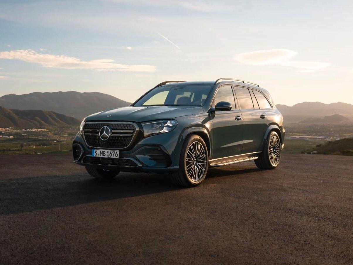 Mercedes-Benz GLS 450 4MATIC | AVAILABLE SLOTS FOR NEW MODELS